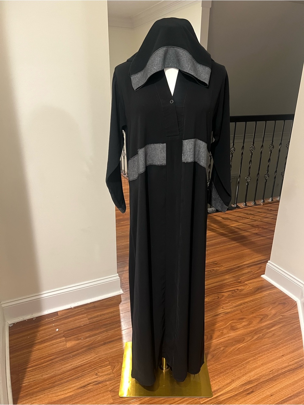 Black/ Grey Abaya